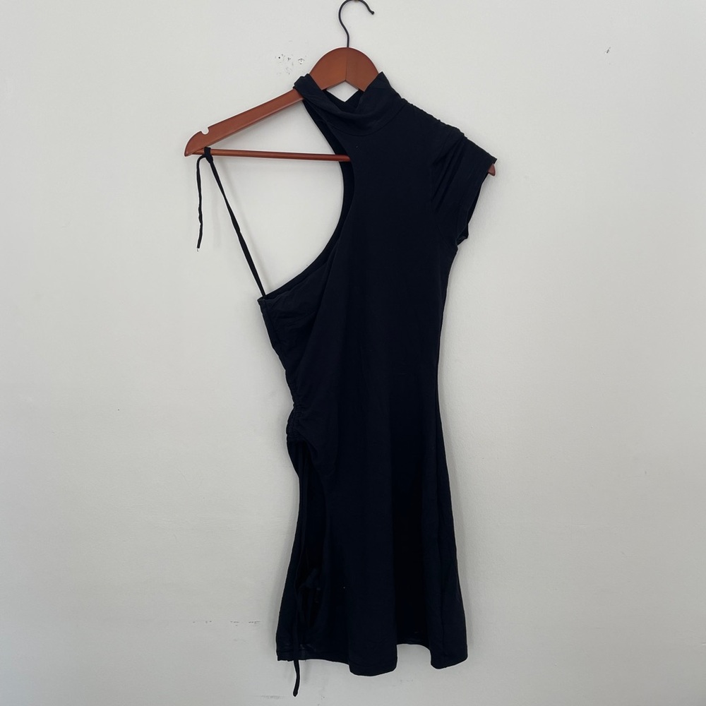 IAMGIA Black One should dress